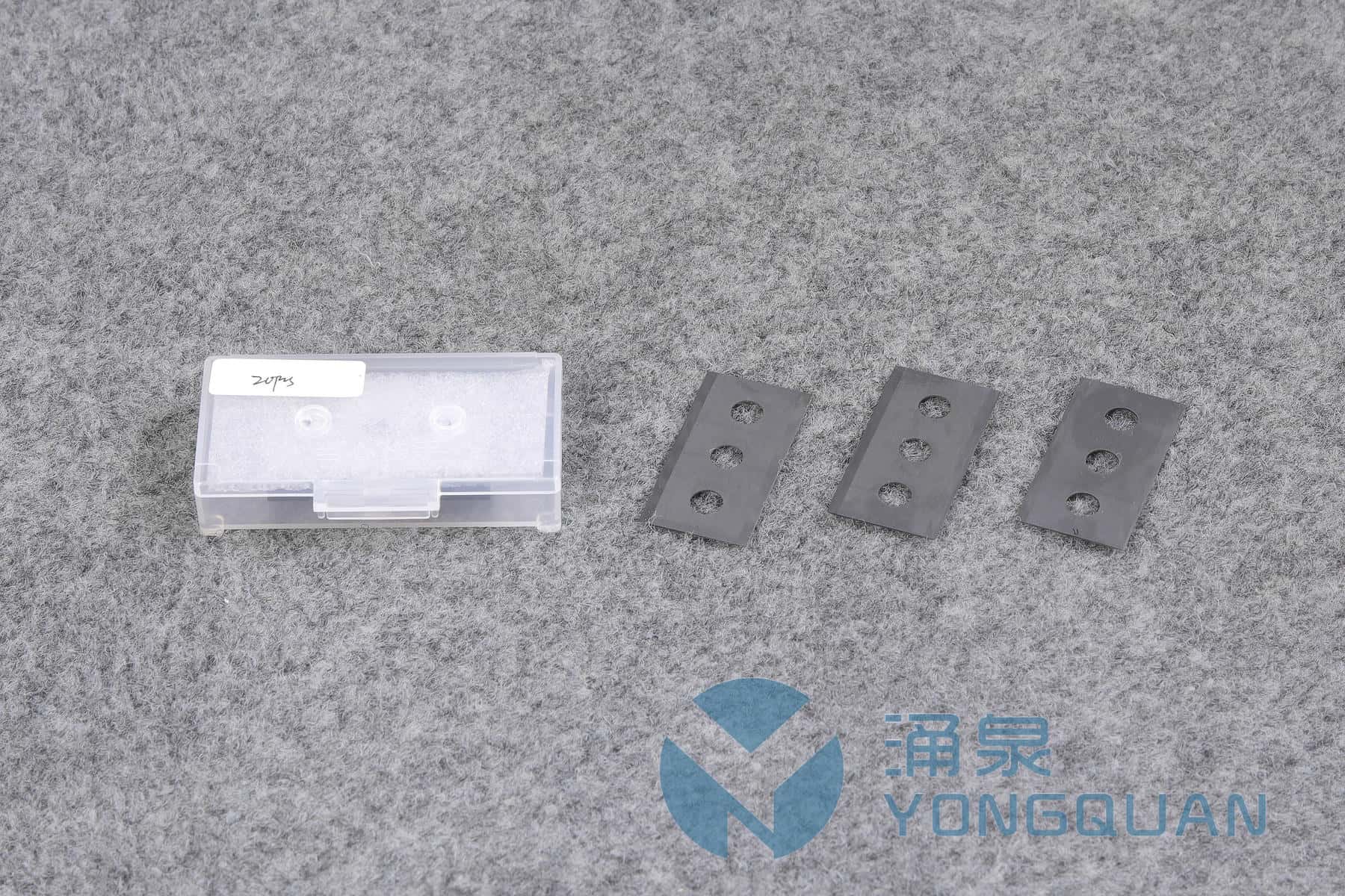 Alloy Three-Hole Blade